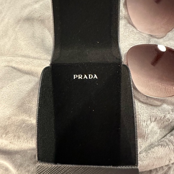 Prada sunglasses. Prescription but original lenses included. - Picture 11 of 15